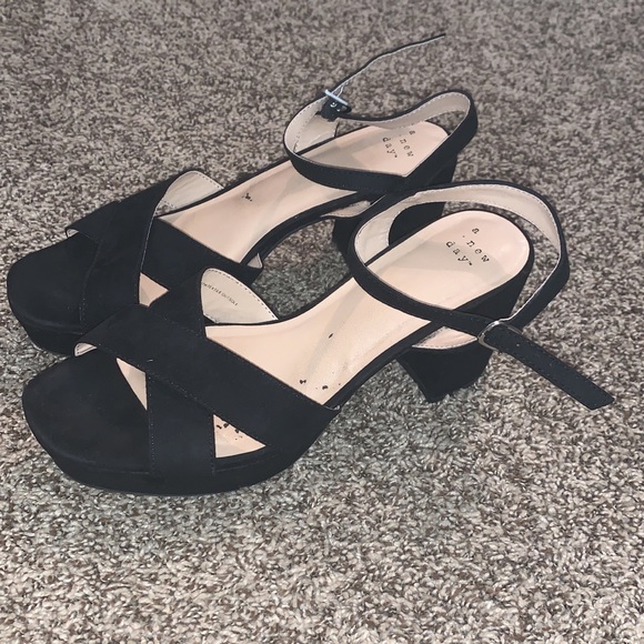 heels - Picture 2 of 2